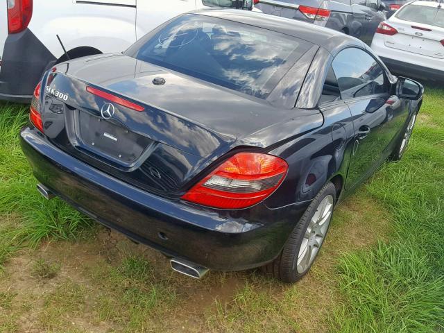 WDBWK54F09F210882 - 2009 MERCEDES-BENZ SLK 300 BLACK photo 4