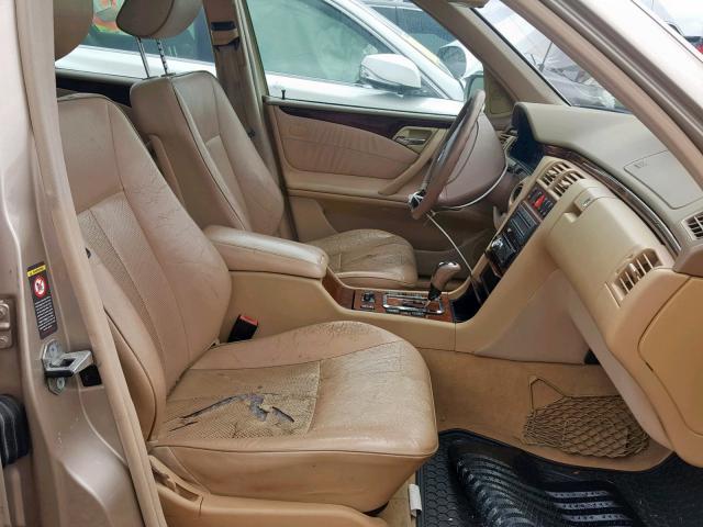 WDBJF65JX1B243052 - 2001 MERCEDES-BENZ E 320 BEIGE photo 5