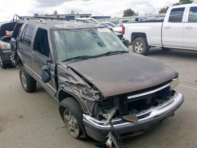 1GNDT13W7WK110157 - 1998 CHEVROLET BLAZER BROWN photo 1