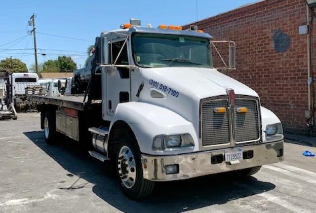 2NKMHZ6XX5M098112 - 2005 KENWORTH CONSTRUCTI WHITE photo 1