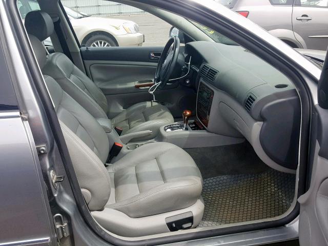 WVWRU63B05E024787 - 2005 VOLKSWAGEN PASSAT GLX 棕色 照片 5