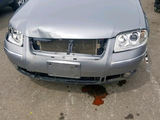 WVWRU63B05E024787 - 2005 VOLKSWAGEN PASSAT GLX 棕色 照片 9