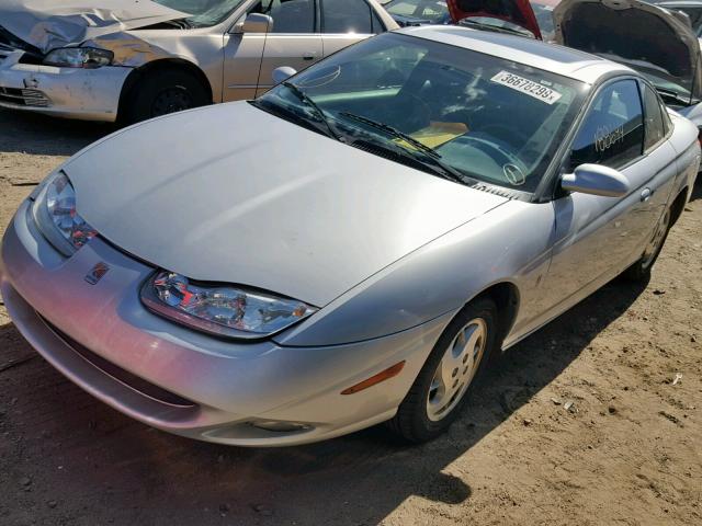 1G8ZY12762Z169528 - 2002 SATURN SC2 SILVER photo 2