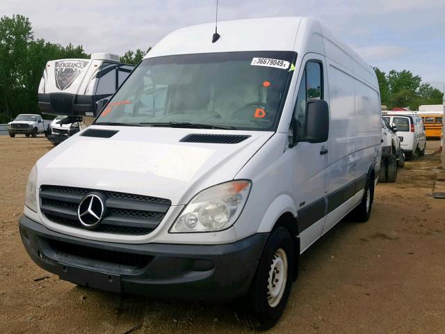 WD3PE8CB7B5566734 - 2011 MERCEDES-BENZ SPRINTER 2 WHITE photo 2