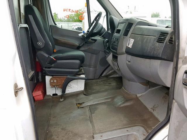 WD3PE8CB7B5566734 - 2011 MERCEDES-BENZ SPRINTER 2 WHITE photo 5