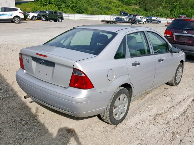 1FAFP34NX7W278821 - 2007 FORD FOCUS ZX4 SILVER photo 4