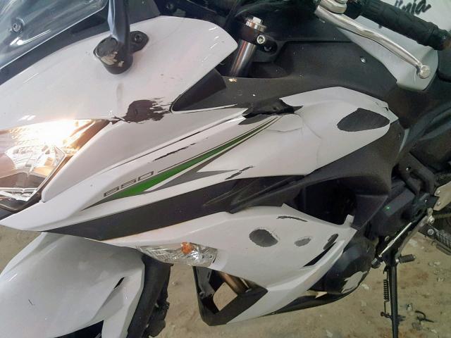 JKAEXEJ1XHDA00093 - 2017 KAWASAKI EX650 J WHITE photo 9