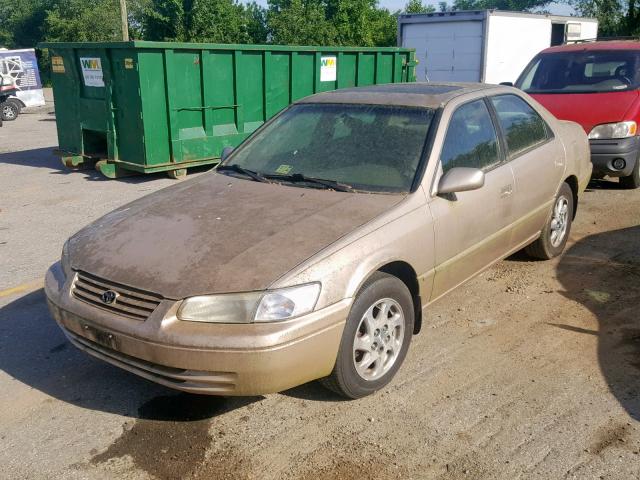 JT2BF22K8X0155027 - 1999 TOYOTA CAMRY LE GOLD photo 2