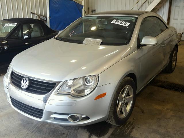 WVWAA71F97V029023 - 2007 VOLKSWAGEN EOS BASE SILVER photo 2