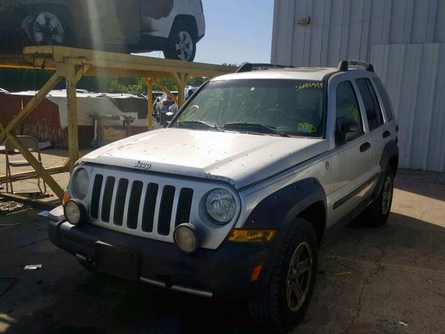 1J8GL38KX6W218880 - 2006 JEEP LIBERTY RE SILVER photo 2