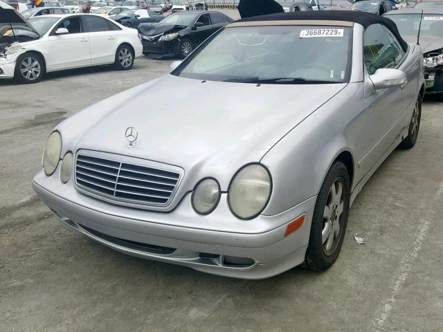 WDBLK65GXYT053605 - 2000 MERCEDES-BENZ CLK 320 SILVER photo 2