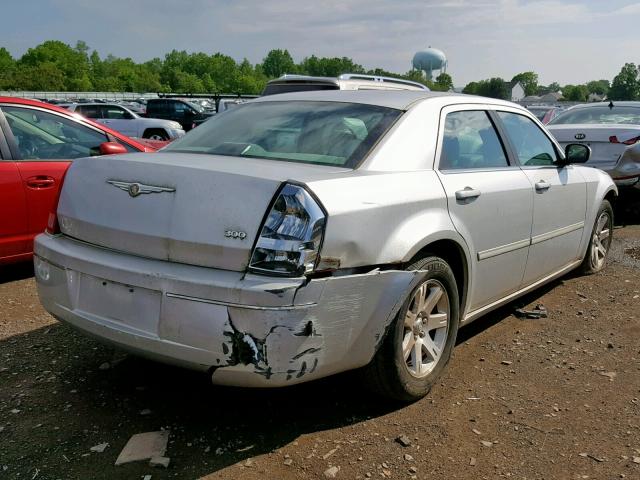 2C3KA53G16H158044 - 2006 CHRYSLER 300 TOURIN SILVER photo 4