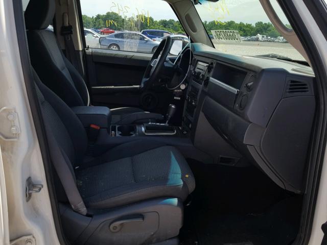 1J8HG48K68C205711 - 2008 JEEP COMMANDER WHITE photo 5