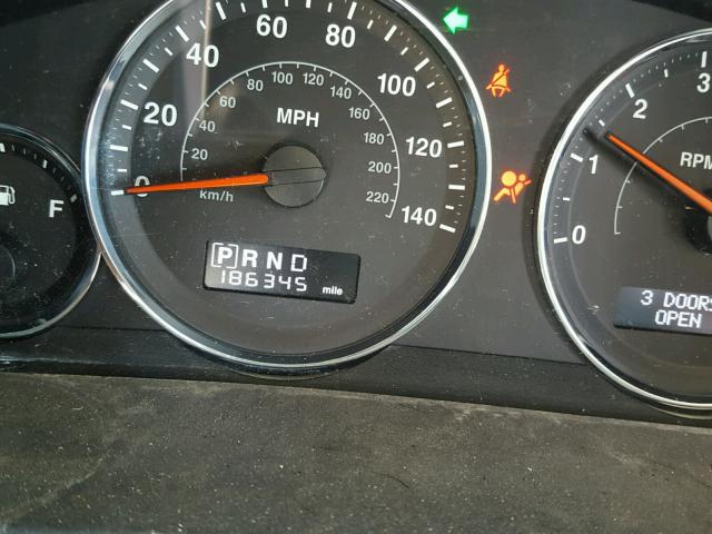 1J8HG48K68C205711 - 2008 JEEP COMMANDER WHITE photo 8