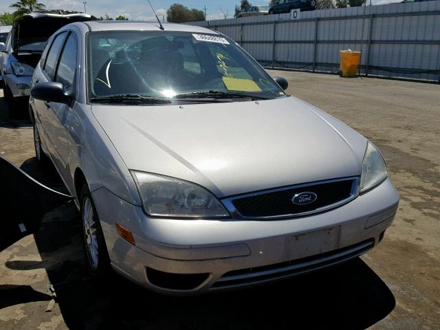 3FAFP37N95R141736 - 2005 FORD FOCUS ZX5 SILVER photo 1