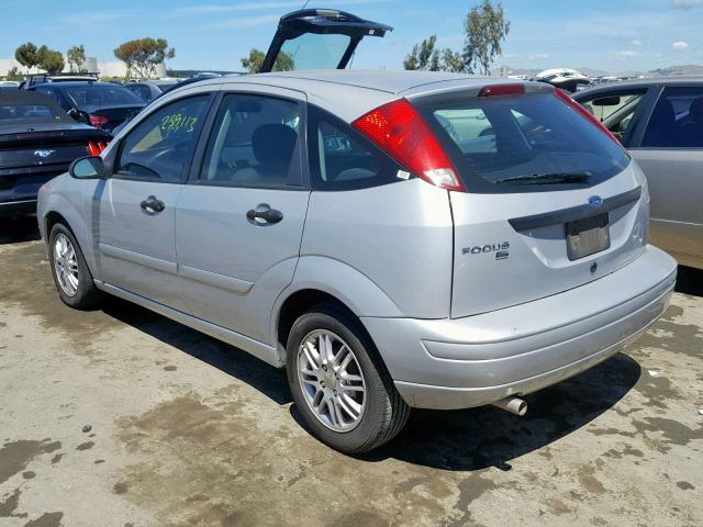 3FAFP37N95R141736 - 2005 FORD FOCUS ZX5 SILVER photo 3