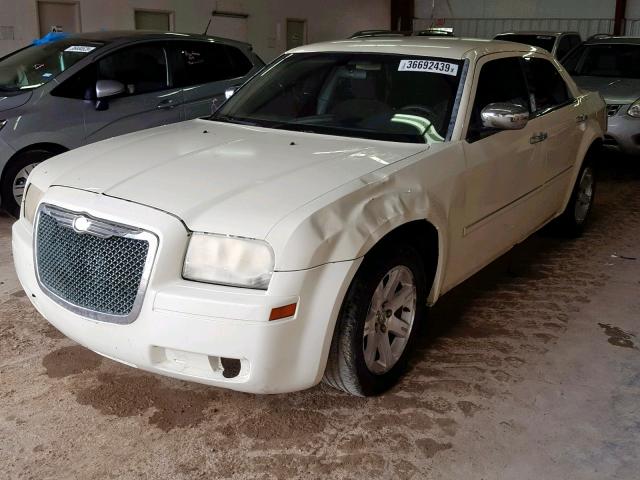 2C3KA43R87H731714 - 2007 CHRYSLER 300 WHITE photo 2