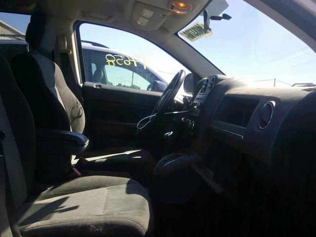 1J4NF1FB9BD197081 - 2011 JEEP COMPASS SP 银色 照片 5