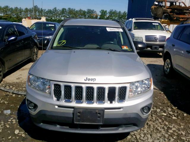 1J4NF1FB9BD197081 - 2011 JEEP COMPASS SP 银色 照片 9