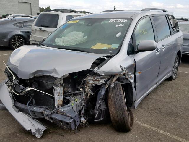 5TDXZ3DC6JS920157 - 2018 TOYOTA SIENNA SE SILVER photo 2