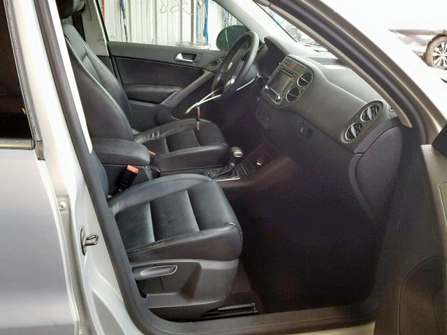 WVGBV7AX3AW512621 - 2010 VOLKSWAGEN TIGUAN SE SILVER photo 5