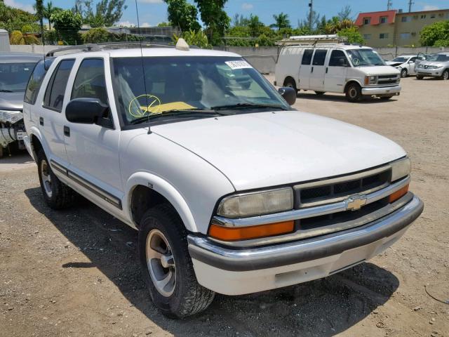 1GNCS13W712190809 - 2001 CHEVROLET BLAZER WHITE photo 1