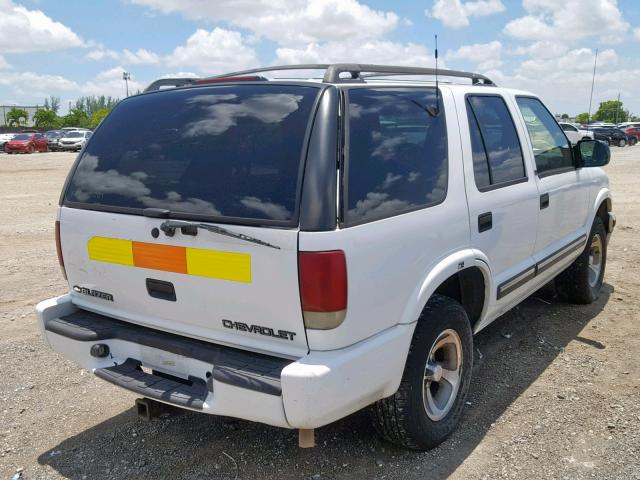 1GNCS13W712190809 - 2001 CHEVROLET BLAZER WHITE photo 4