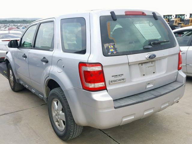 1FMCU0C79BKC24638 - 2011 FORD ESCAPE XLS SILVER photo 3