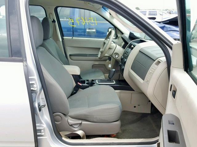 1FMCU0C79BKC24638 - 2011 FORD ESCAPE XLS SILVER photo 5