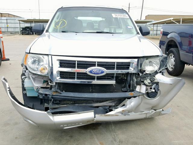 1FMCU0C79BKC24638 - 2011 FORD ESCAPE XLS SILVER photo 9