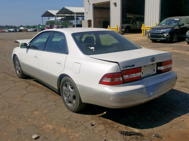 JT8BF28G010309049 - 2001 LEXUS ES 300 WHITE photo 3