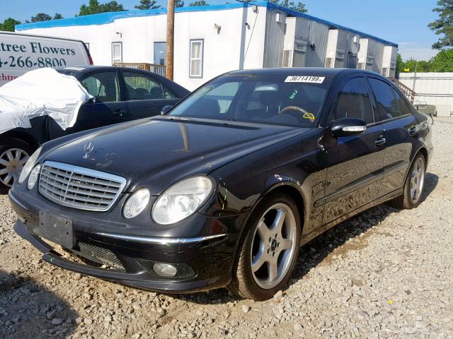 WDBUF65JX5A709572 - 2005 MERCEDES-BENZ E 320 BLACK photo 2