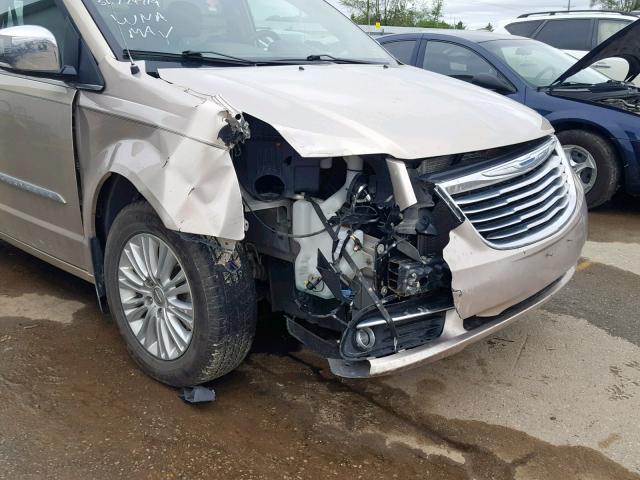 2C4RC1CG2CR245423 - 2012 CHRYSLER TOWN & COU TAN photo 9