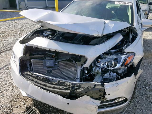 1G4ZR5SS2HU137949 - 2017 BUICK LACROSSE P SILVER photo 9