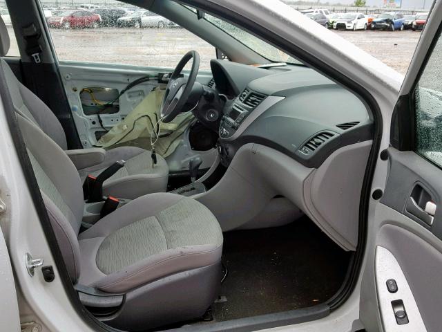 KMHCT4AE0HU363923 - 2017 HYUNDAI ACCENT SE WHITE photo 5