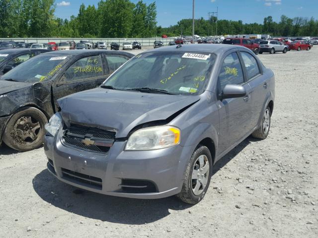 KL1TD56E89B393143 - 2009 CHEVROLET AVEO LS SILVER photo 2