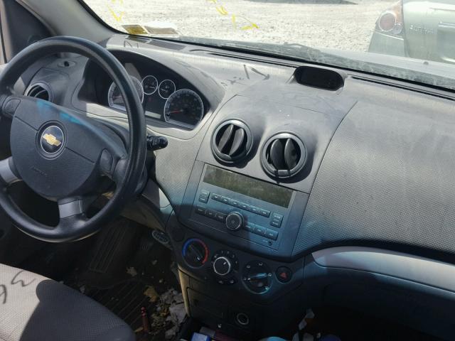 KL1TD56E89B393143 - 2009 CHEVROLET AVEO LS SILVER photo 9