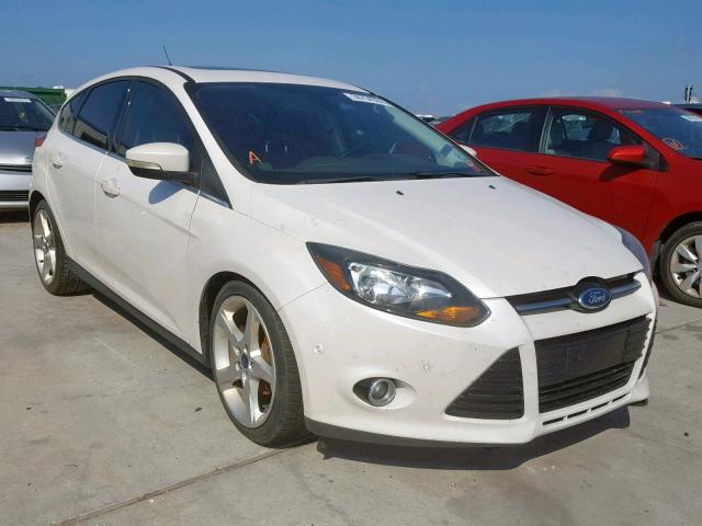 1FAHP3N2XCL226887 - 2012 FORD FOCUS TITA WHITE photo 1