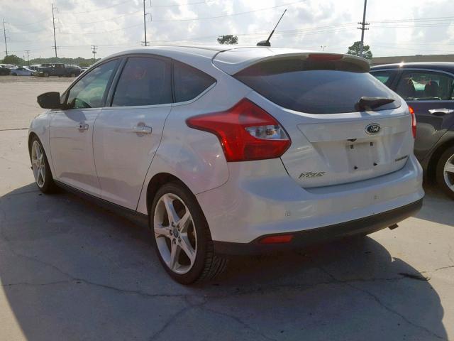 1FAHP3N2XCL226887 - 2012 FORD FOCUS TITA WHITE photo 3