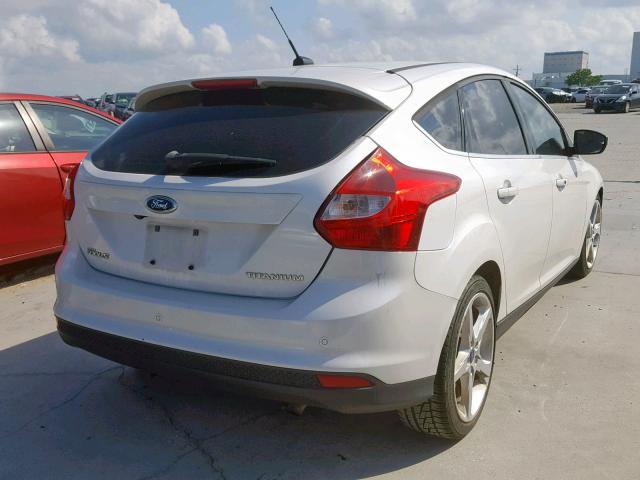 1FAHP3N2XCL226887 - 2012 FORD FOCUS TITA WHITE photo 4