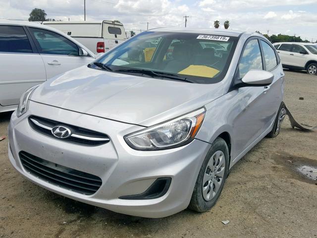 KMHCT4AE5HU343506 - 2017 HYUNDAI ACCENT SE SILVER photo 2