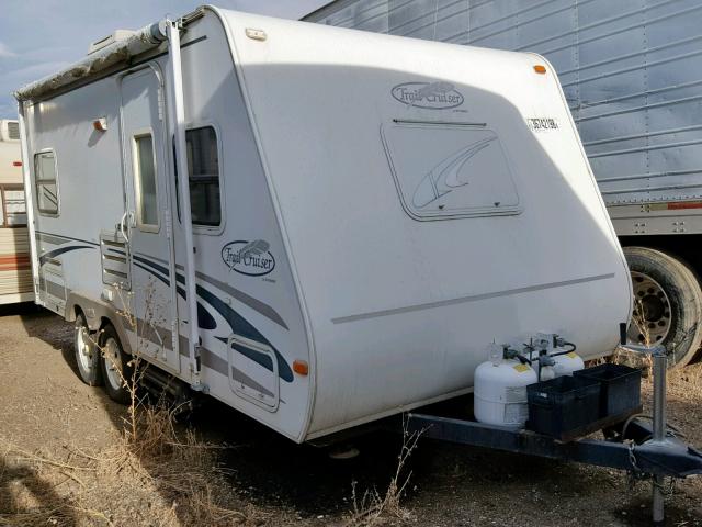 4WY202J2841700956 - 2004 RVIS TRAILER WHITE photo 1