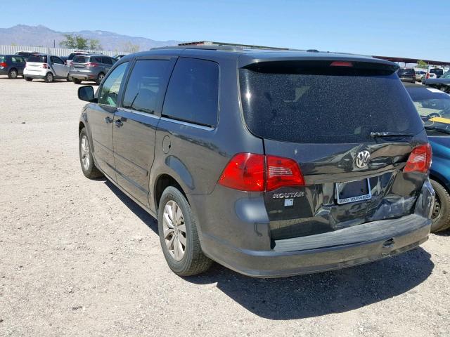 2C4RVABG6CR321298 - 2012 VOLKSWAGEN ROUTAN SE CHARCOAL photo 3