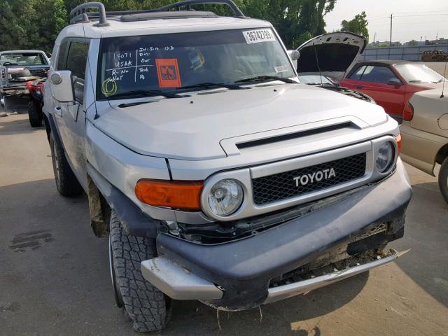 JTEBU11F670031295 - 2007 TOYOTA FJ CRUISER SILVER photo 1