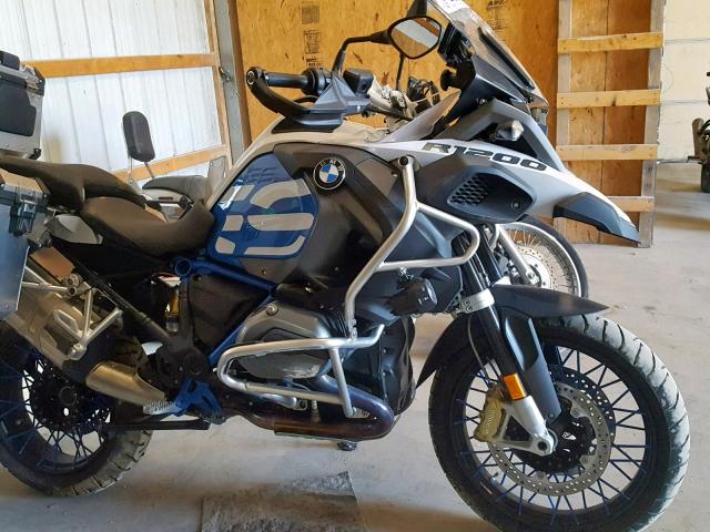 WB10A1202JZ967932 - 2018 BMW R1200 GS A WHITE photo 5