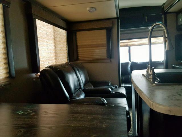 573TE3322G3401502 - 2016 WINNEBAGO 5TH WHEEL WHITE photo 8