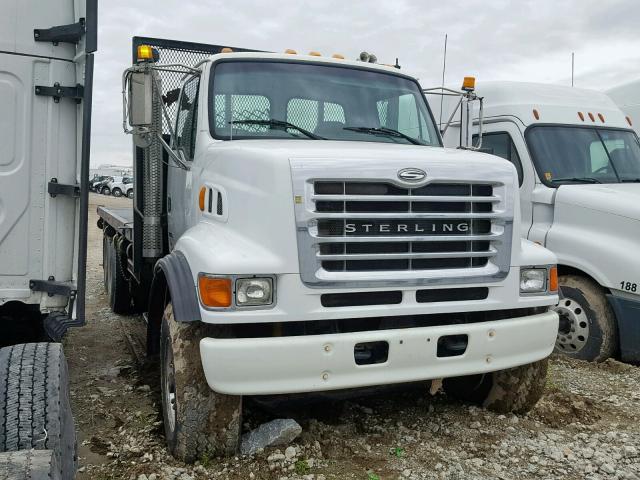 2FZHATAK54AM18696 - 2004 STERLING TRUCK LT 7500 WHITE photo 1