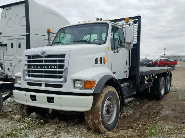 2FZHATAK54AM18696 - 2004 STERLING TRUCK LT 7500 WHITE photo 2