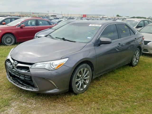 4T1BF1FK7FU942615 - 2015 TOYOTA CAMRY LE GRAY photo 2