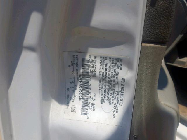 1FAFP34N85W302238 - 2005 FORD FOCUS ZX4 WHITE photo 10